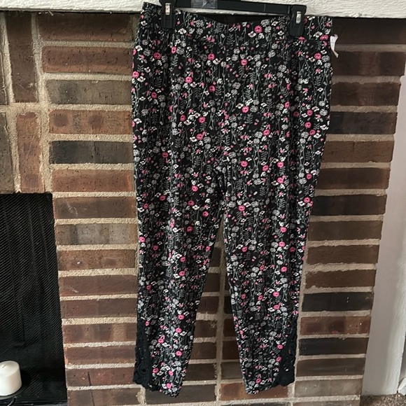 Womens Maurice’s Super Soft Floral Leggings, Black,XL - Picture 1 of 5